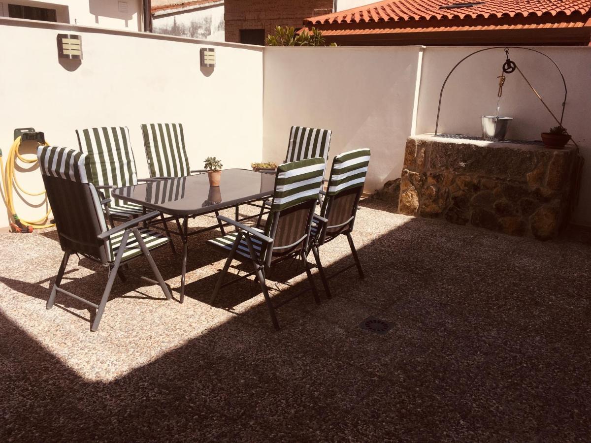 Acogedora Casa Con Patio En El Tiemblo Leilighet Eksteriør bilde